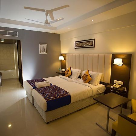 Hotel Ganpat Grand Palani Zewnętrze zdjęcie