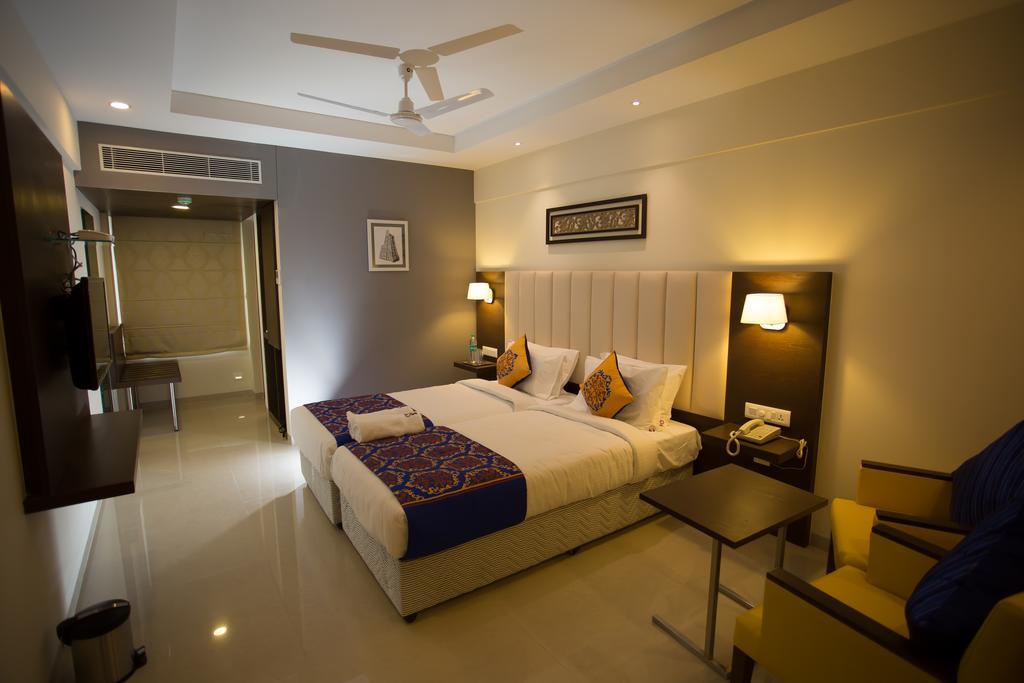 Hotel Ganpat Grand Palani Zewnętrze zdjęcie