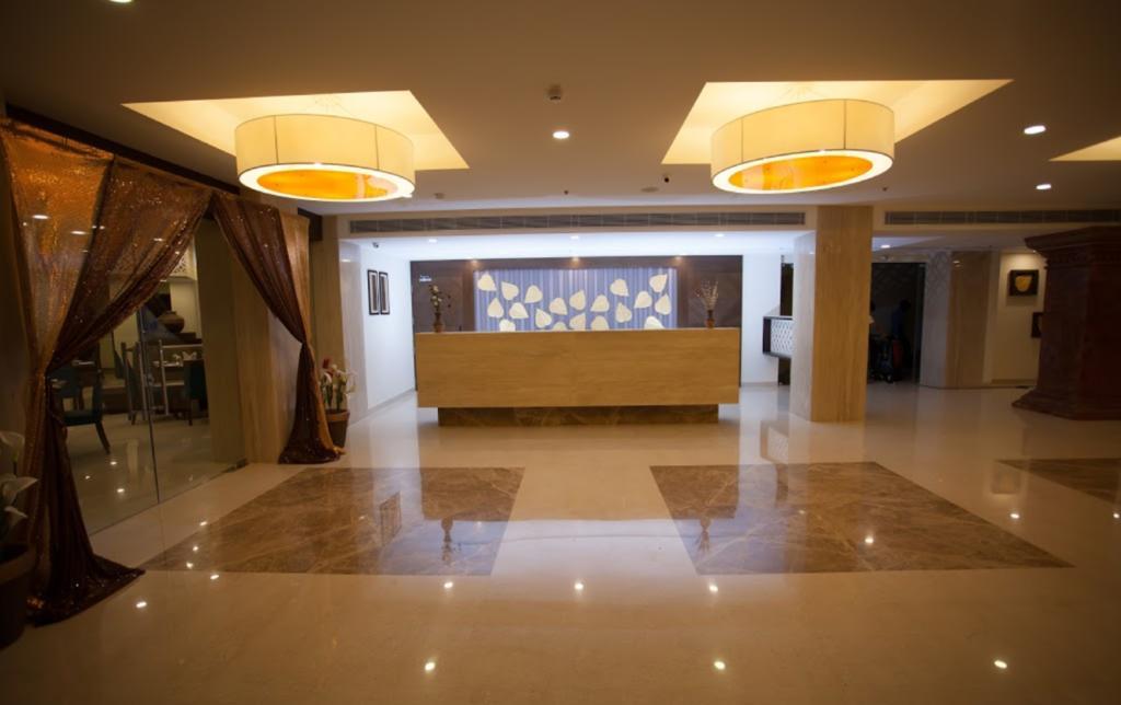 Hotel Ganpat Grand Palani Zewnętrze zdjęcie