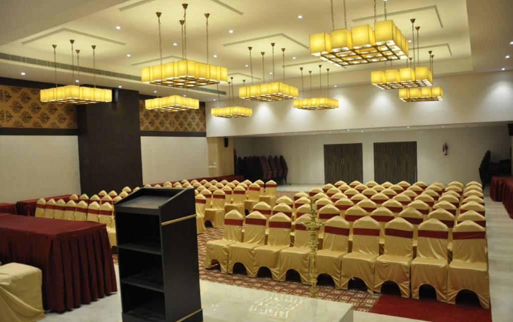 Hotel Ganpat Grand Palani Zewnętrze zdjęcie