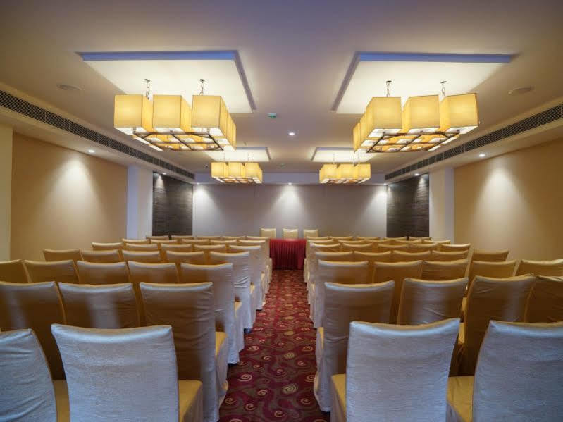 Hotel Ganpat Grand Palani Zewnętrze zdjęcie