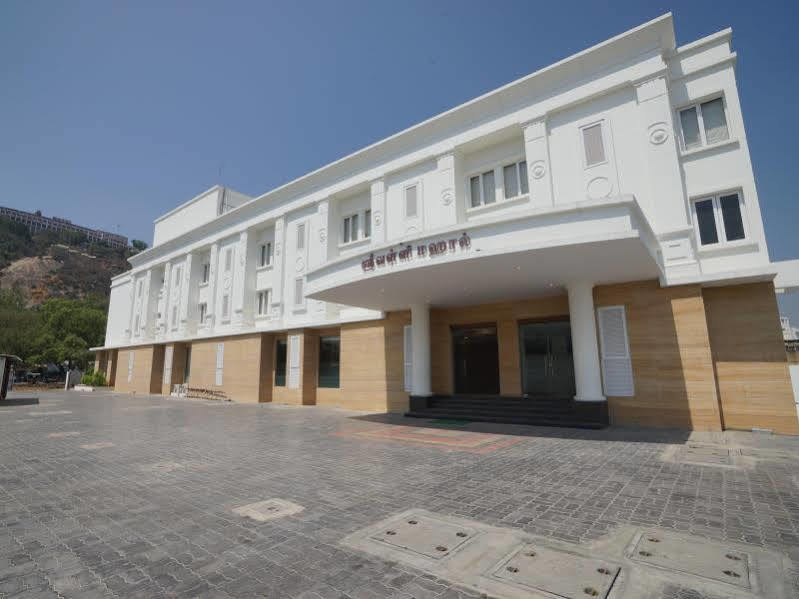 Hotel Ganpat Grand Palani Zewnętrze zdjęcie