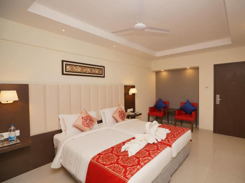 Hotel Ganpat Grand Palani Zewnętrze zdjęcie