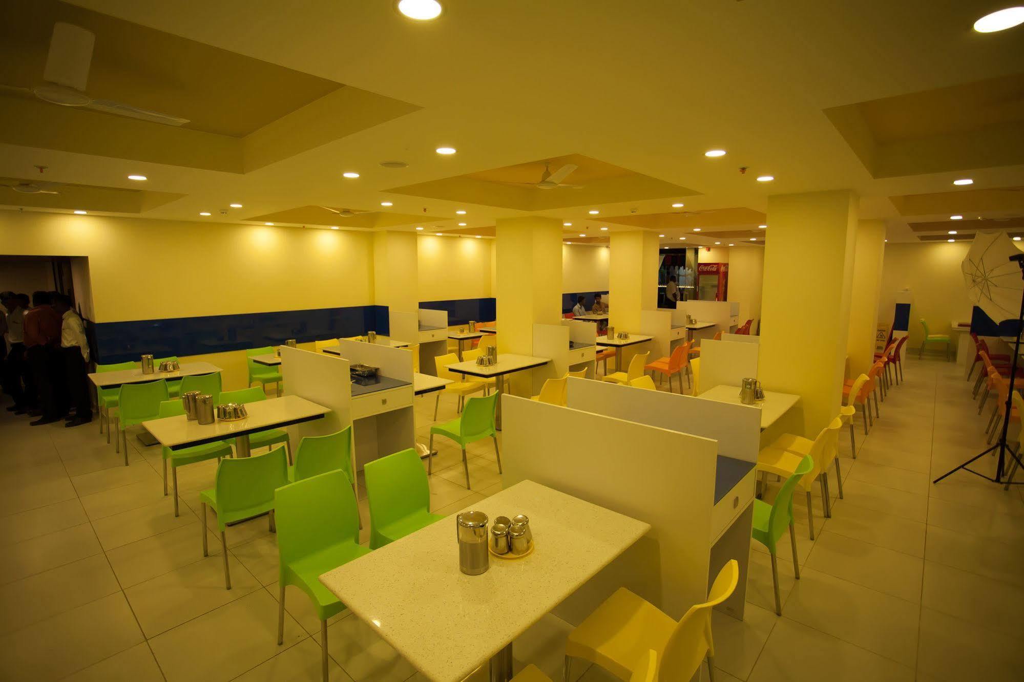 Hotel Ganpat Grand Palani Zewnętrze zdjęcie